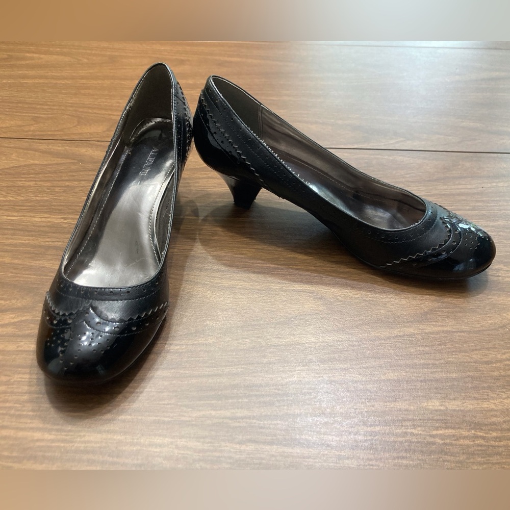 Alfani leather kitten heel size 6.5, “ Minnie” like new